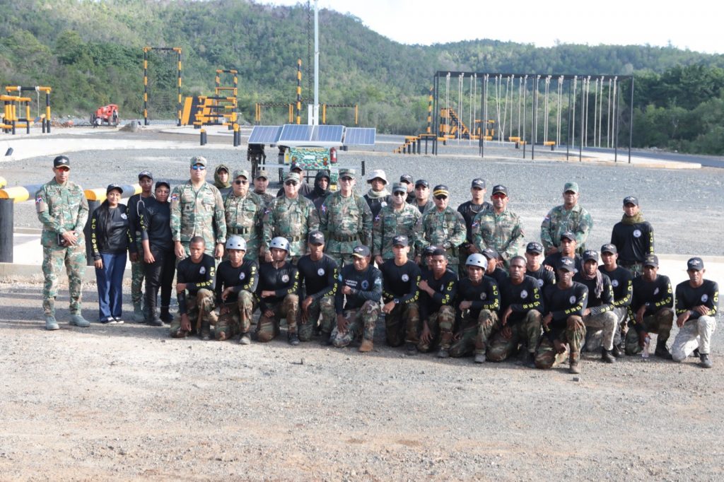 Ministro de Defensa visita Centro Entrenamiento Táctico en Sierra Prieta 1