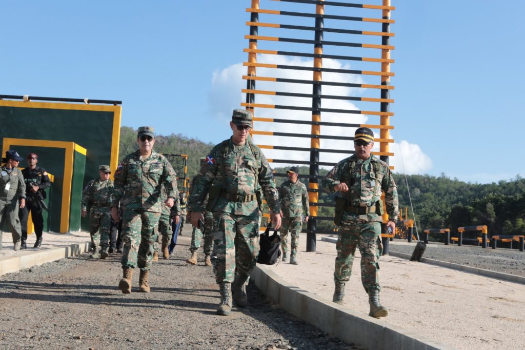 Ministro de Defensa visita Centro Entrenamiento Táctico en Sierra Prieta 6