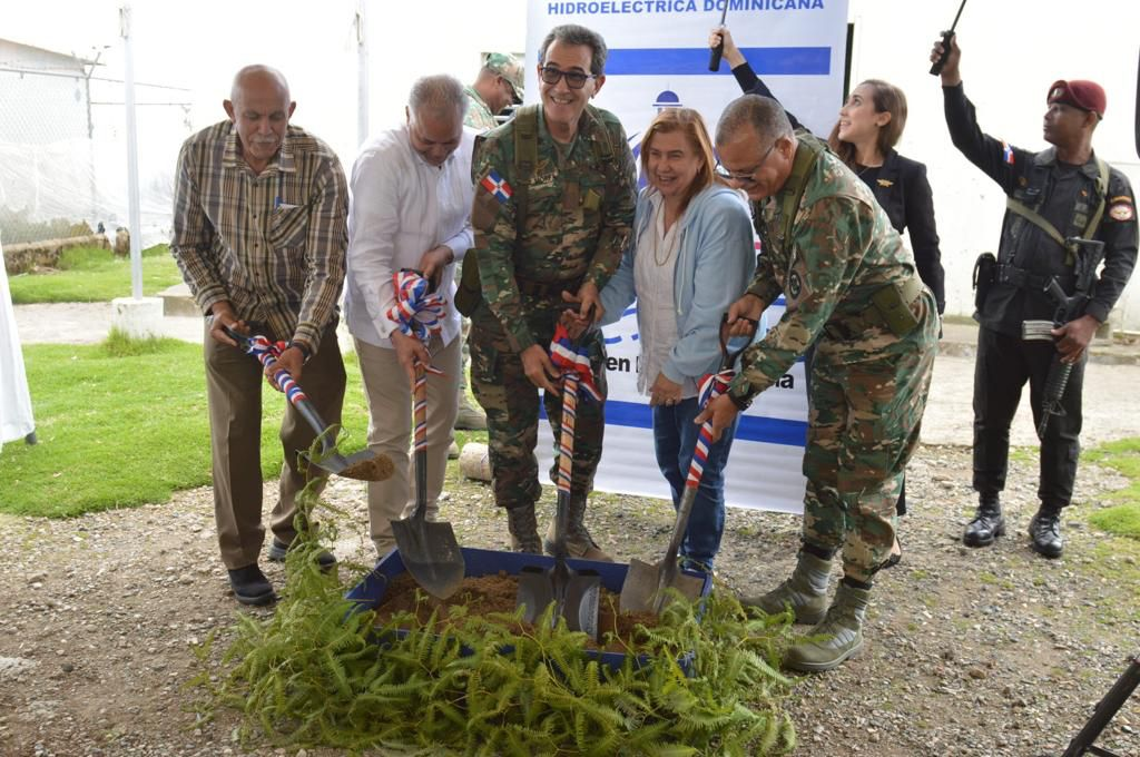 Fuerzas Armadas y EGEHID inician en Alto Bandera la construcción destacamento militar