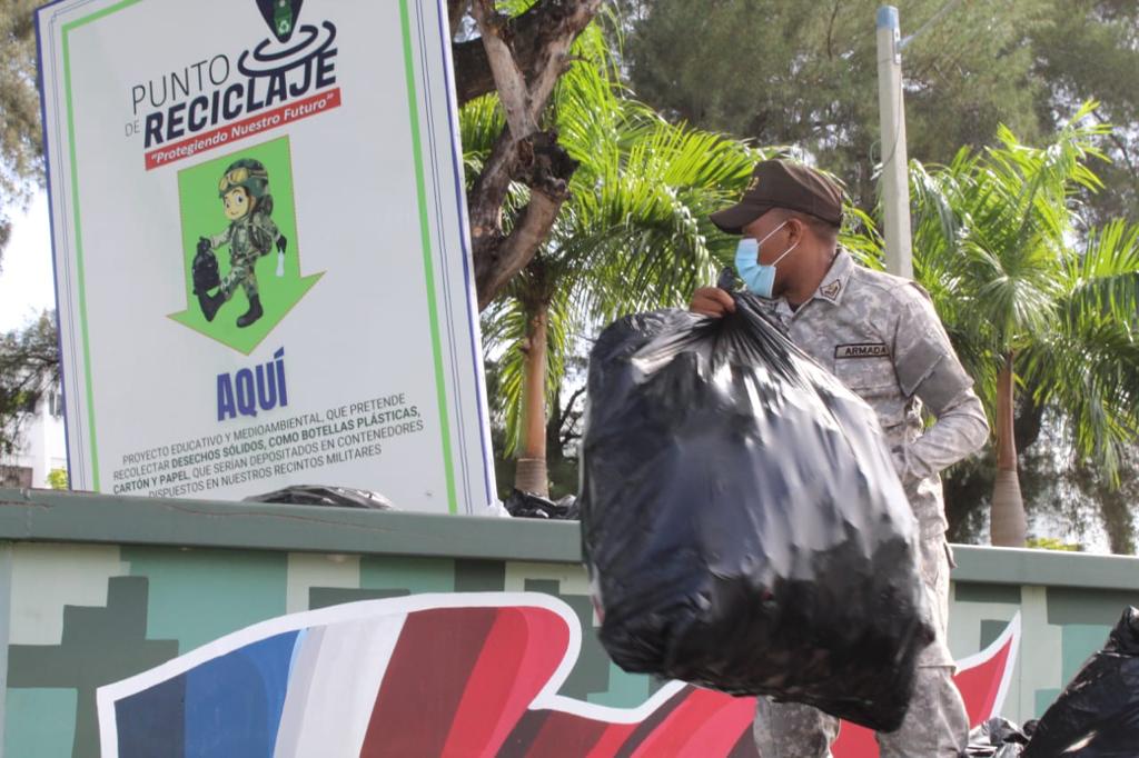 CESEP se une a Jornada limpieza de playas y reciclaje del MIDE 1