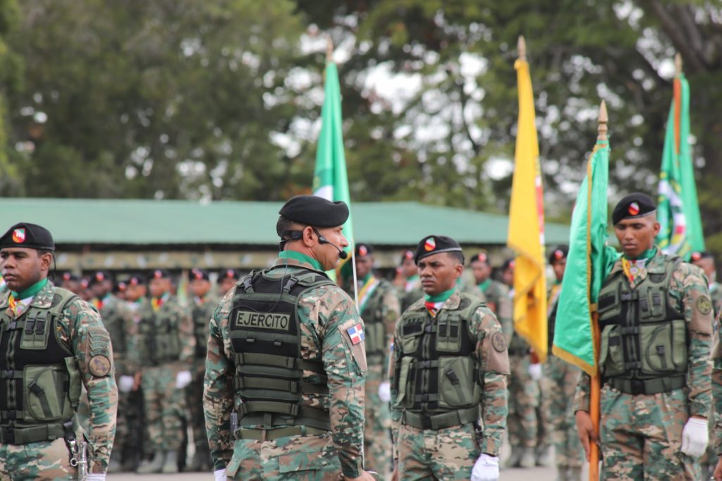 Ejército dominicano gradúa mil 300 nuevos soldados, formarán primer batallón policía militar 10