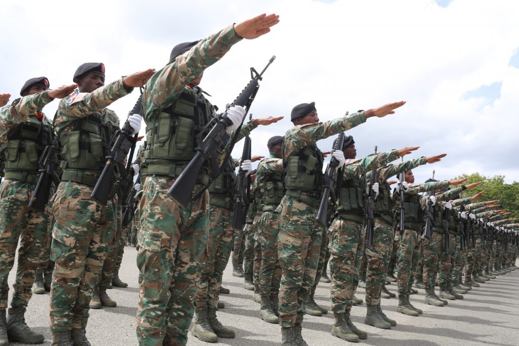 Ejército dominicano gradúa mil 300 nuevos soldados, formarán primer batallón policía militar 15