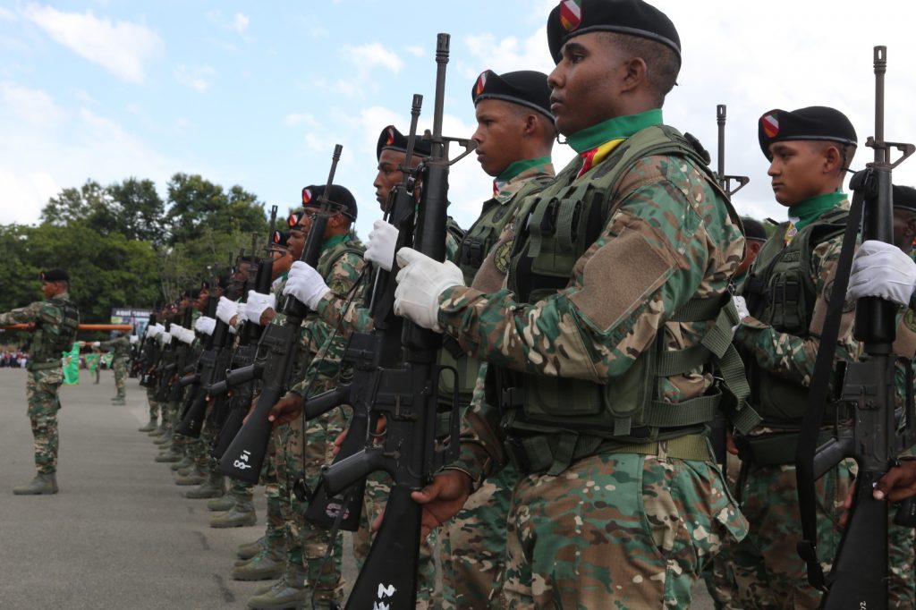 Ejército dominicano gradúa mil 300 nuevos soldados, formarán primer batallón policía militar 17