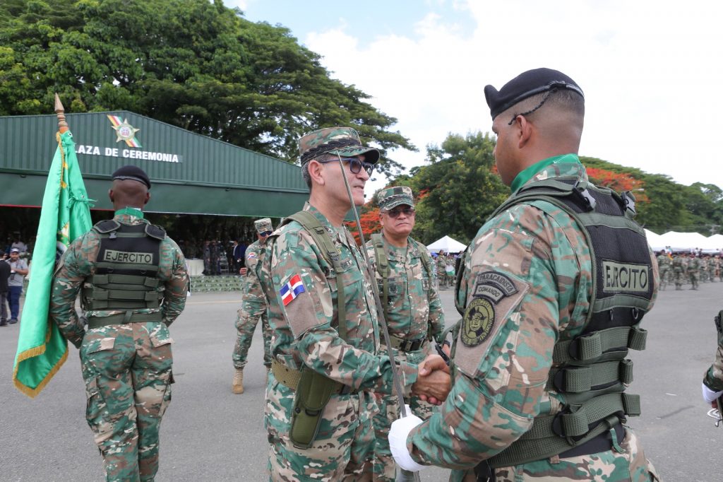 Ejército dominicano gradúa mil 300 nuevos soldados, formarán primer batallón policía militar 19