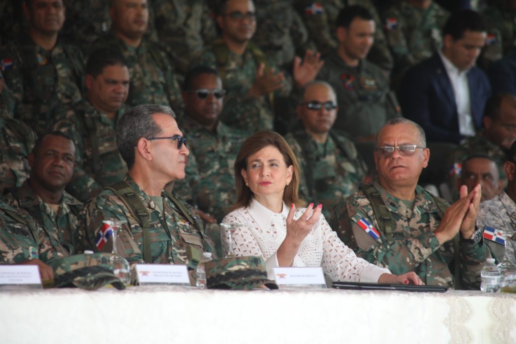 Ejército dominicano gradúa mil 300 nuevos soldados, formarán primer batallón policía militar 4