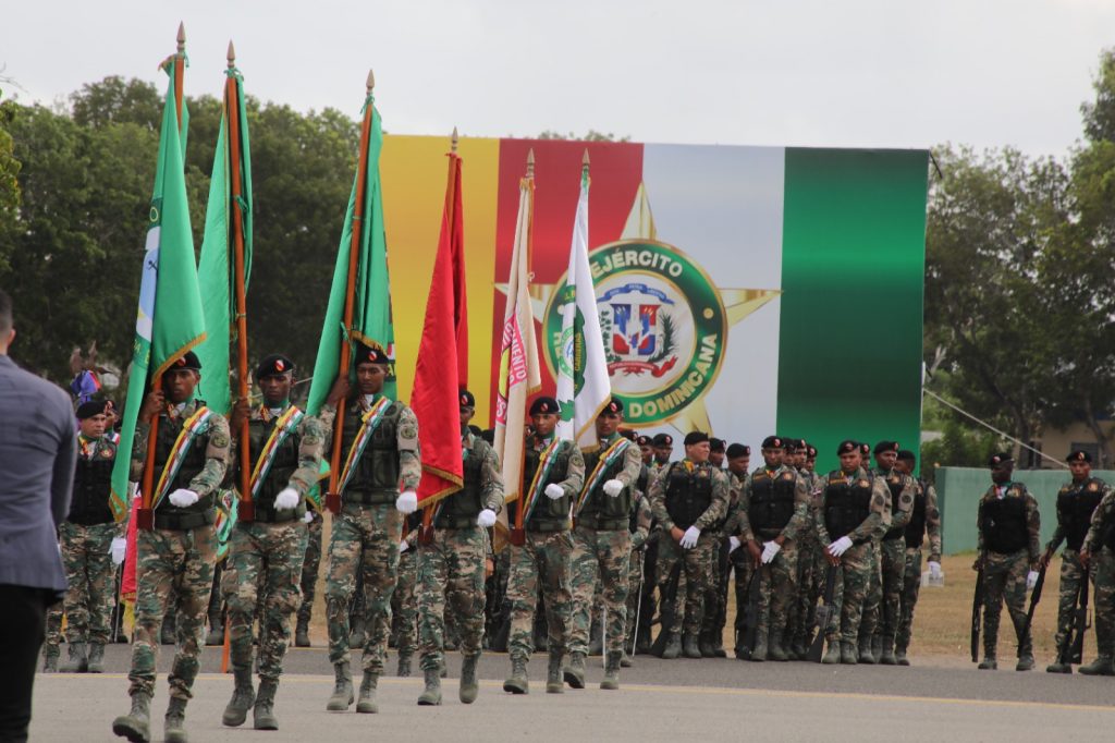Ejército dominicano gradúa mil 300 nuevos soldados, formarán primer batallón policía militar 6