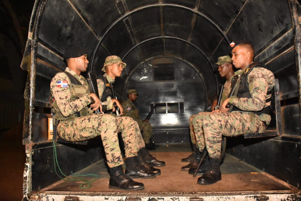 FFAA refuerzan con presencia militar seguridad ciudadana en Santo Domingo y Santiago 4