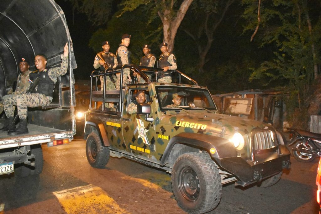 FFAA refuerzan con presencia militar seguridad ciudadana en Santo Domingo y Santiago 6