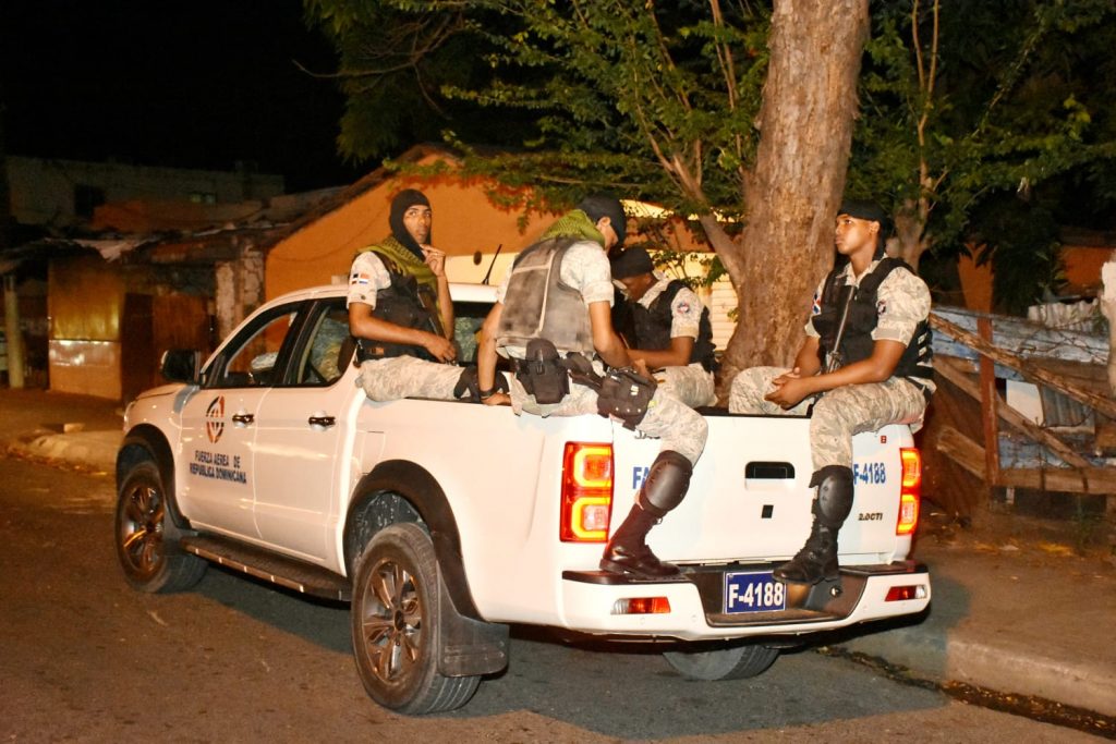 FFAA refuerzan con presencia militar seguridad ciudadana en Santo Domingo y Santiago 7