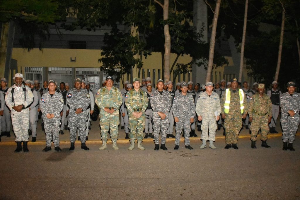 FFAA refuerzan con presencia militar seguridad ciudadana en Santo Domingo y Santiago 8