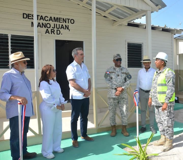 Presidente deja inaugurada edificación de la Armada en la isla Saona 1