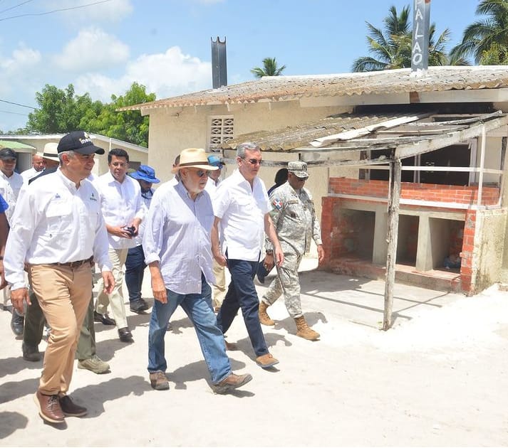 Presidente deja inaugurada edificación de la Armada en la isla Saona 3