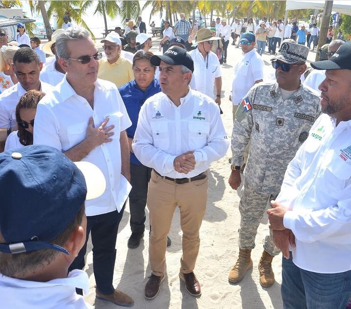 Presidente deja inaugurada edificación de la Armada en la isla Saona 4