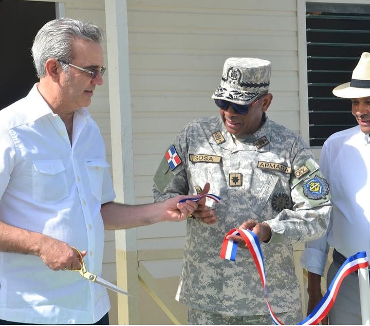 Presidente deja inaugurada edificación de la Armada en la isla Saona 5