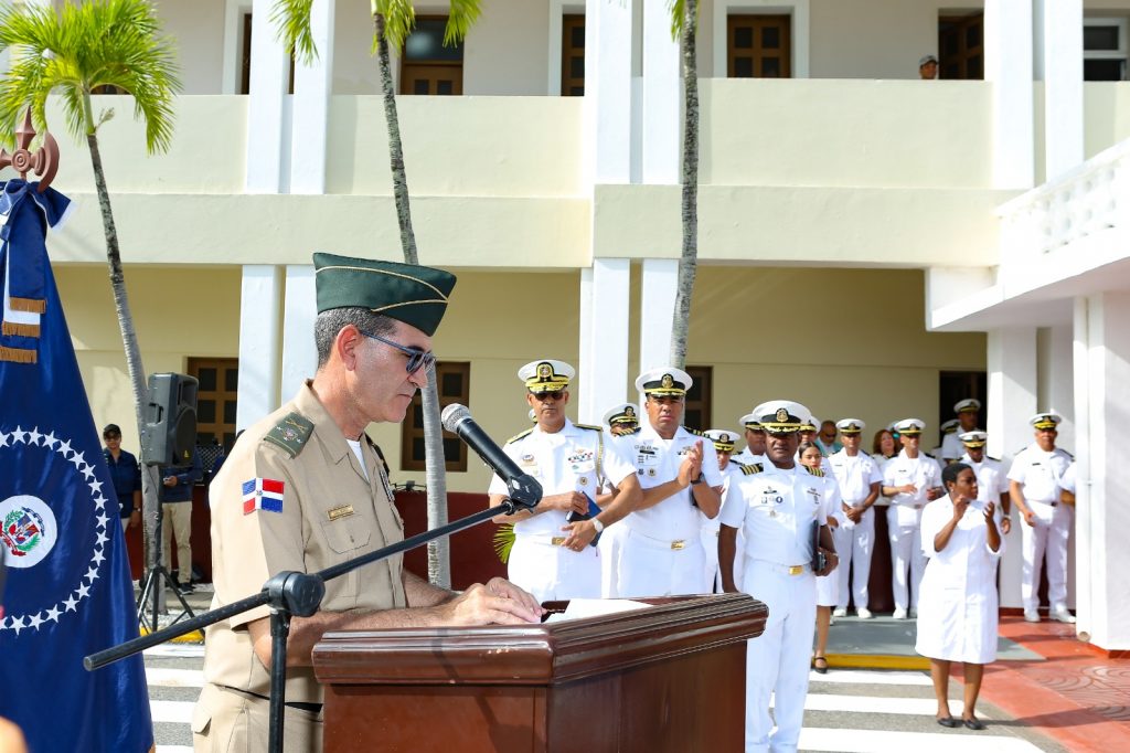 Ministro de Defensa encabeza traspaso de mando Armada de Dominicana 3