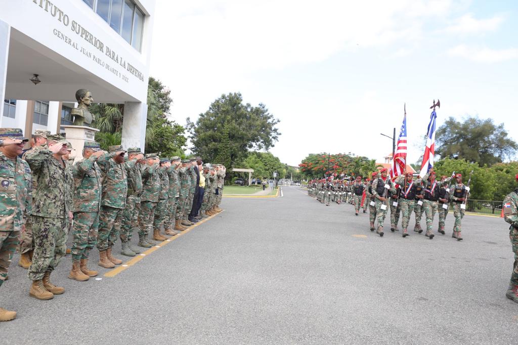 Oficiales Universidad Nacional Defensa EE. UU. Visitan RD por intercambio académico 6