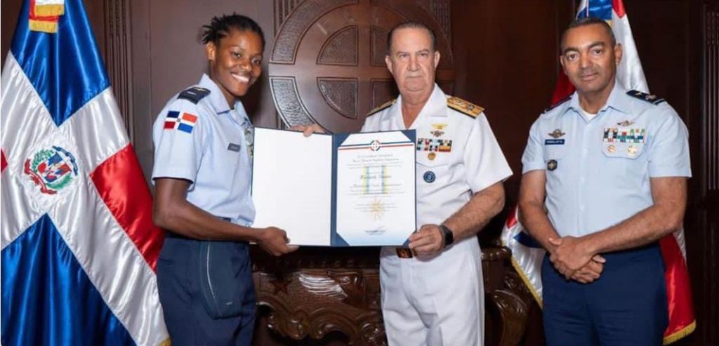 Arileidy Paulino es ascendida a 2do teniente de la Fuerza Aérea 3