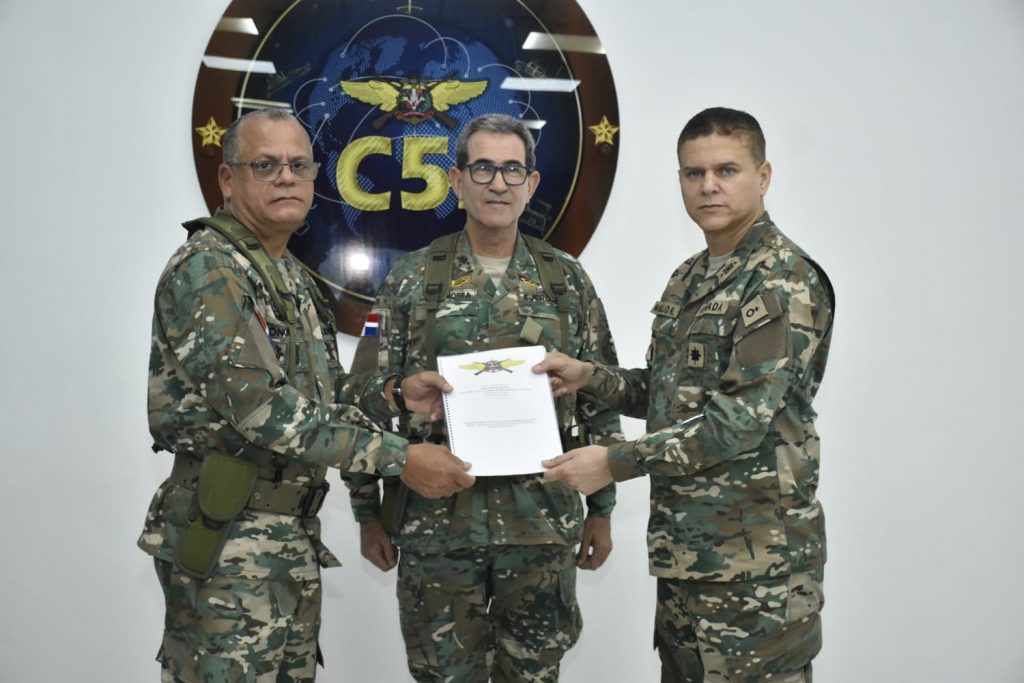Comandante general de la Armada asume mando del Comando Conjunto Unificado de FFAA 2