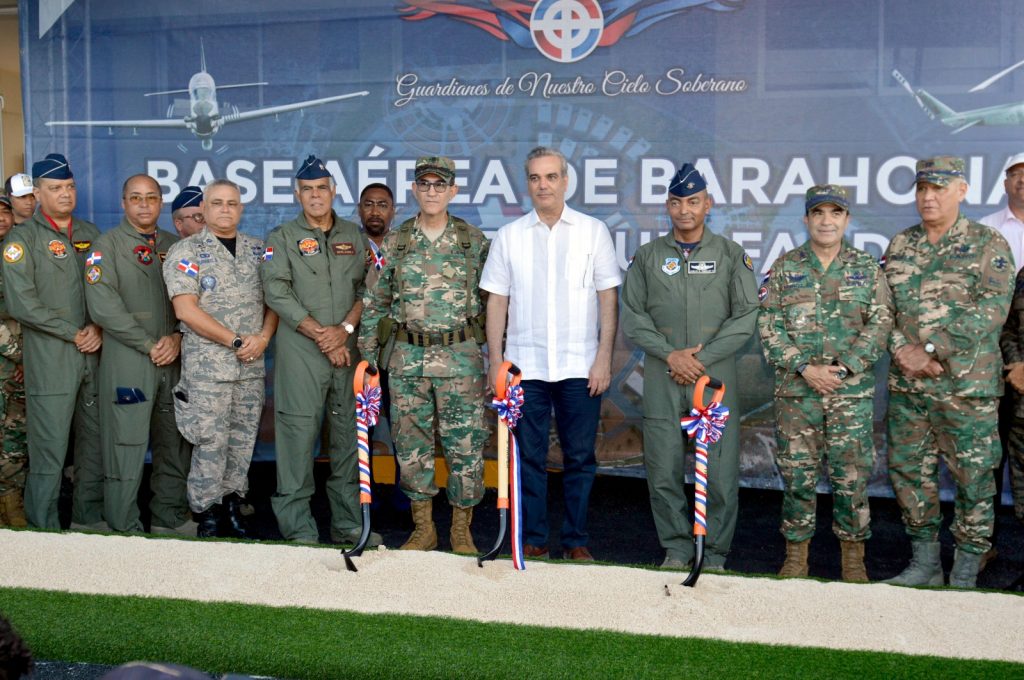 Inauguran destacamento del Comando Sur en Barahona y dan primer palazo para construir Base Aérea 5