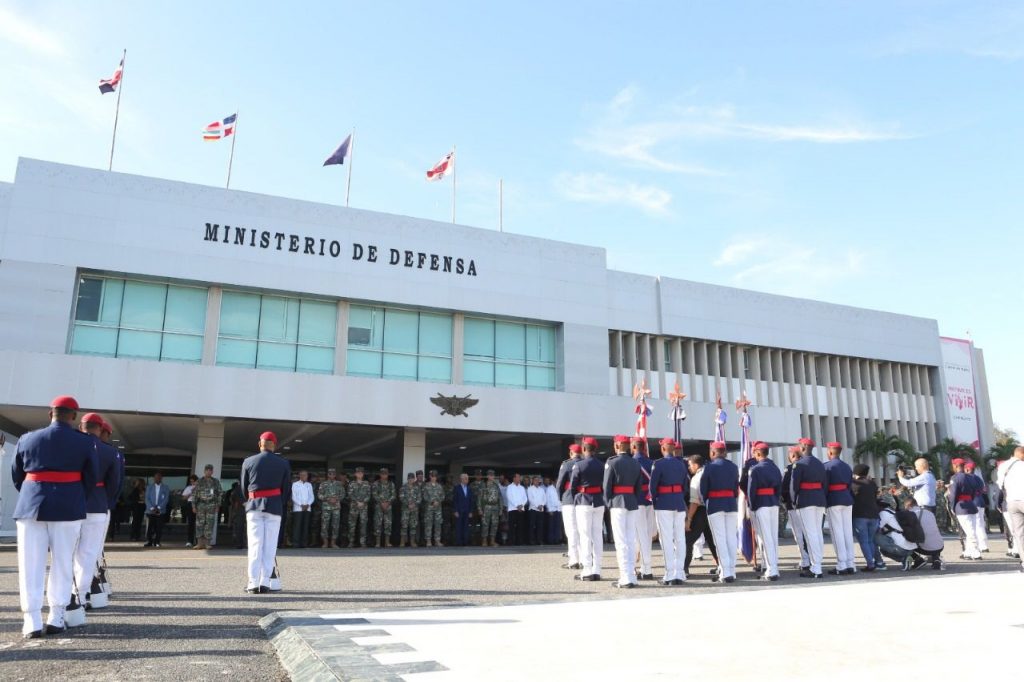 Liderazgo civil y militar honra memoria del General de División Santiago Rodríguez 5