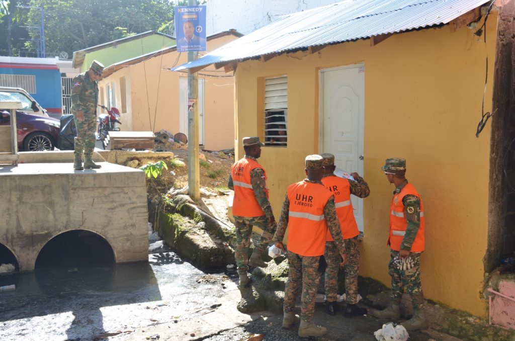 Militares continúan operativos contra el dengue en sector Los Ríos y zonas aledañas 1