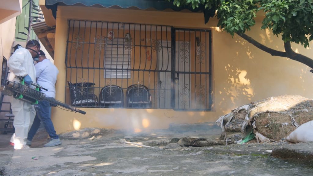 Militares continúan operativos contra el dengue en sector Los Ríos y zonas aledañas 5