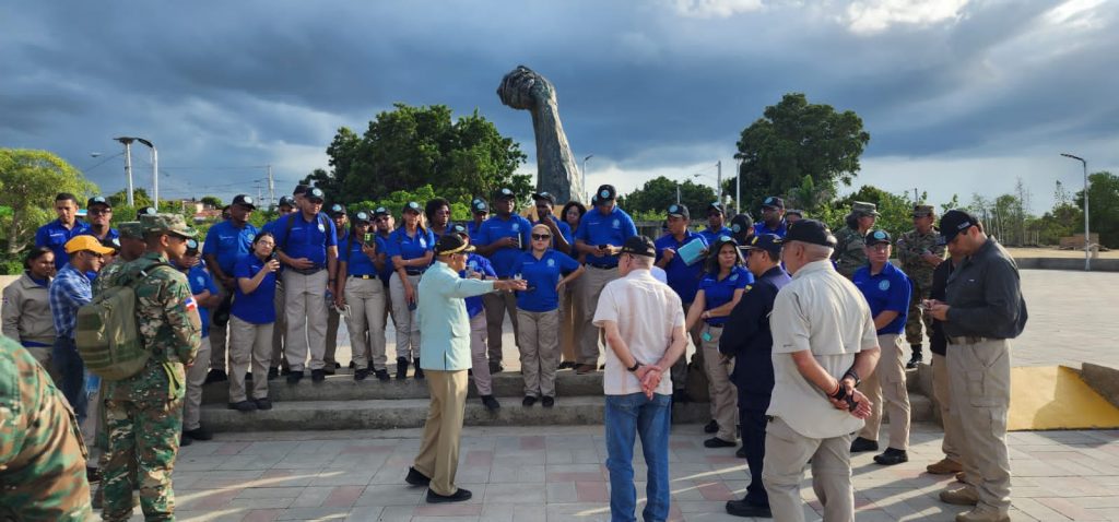 Militares estudiantes universitarios de Derechos Humano de las FF AA visitan frontera norte con Haití 4