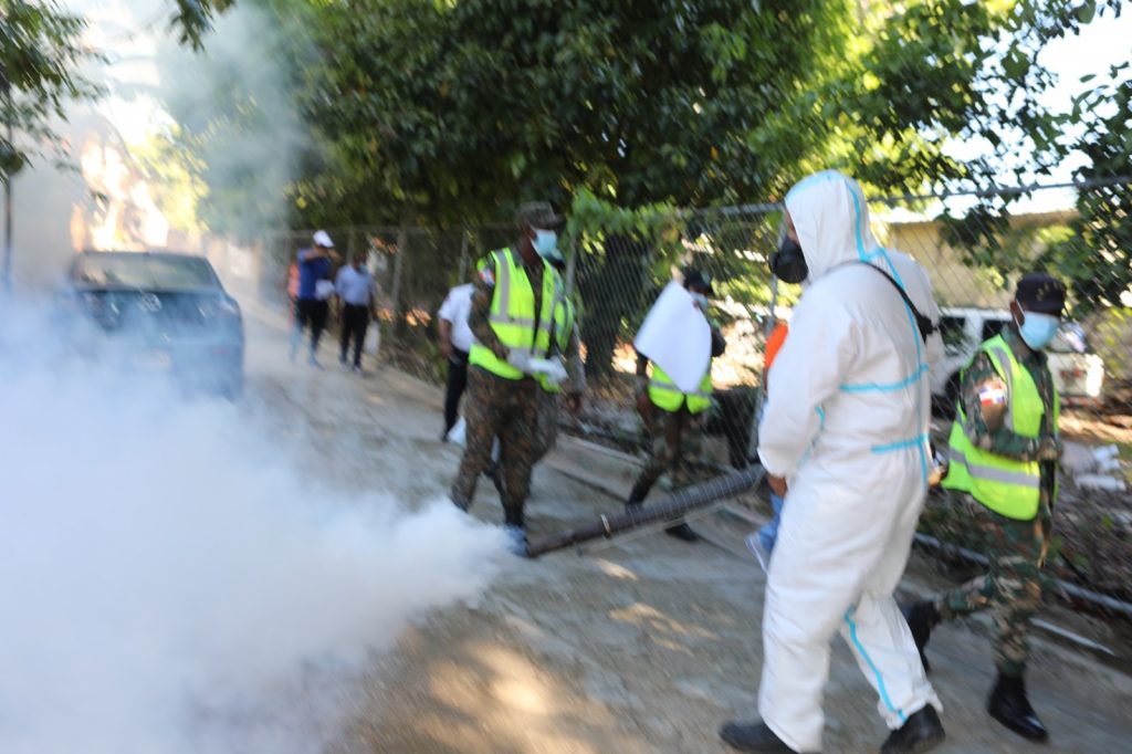 Militares se incorporan a operaciones de combate al dengue en el DN, el Gran Santo Domingo y otras regiones del país 5