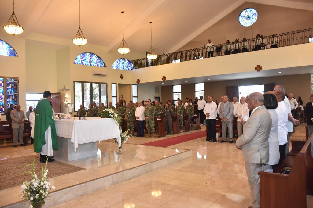 Ministerio de Defensa conmemora el “Día del Retirado” con misa, almuerzo y anuncio de aumento en sus pensiones 4
