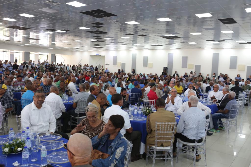 Ministerio de Defensa conmemora el “Día del Retirado” con misa, almuerzo y anuncio de aumento en sus pensiones 9