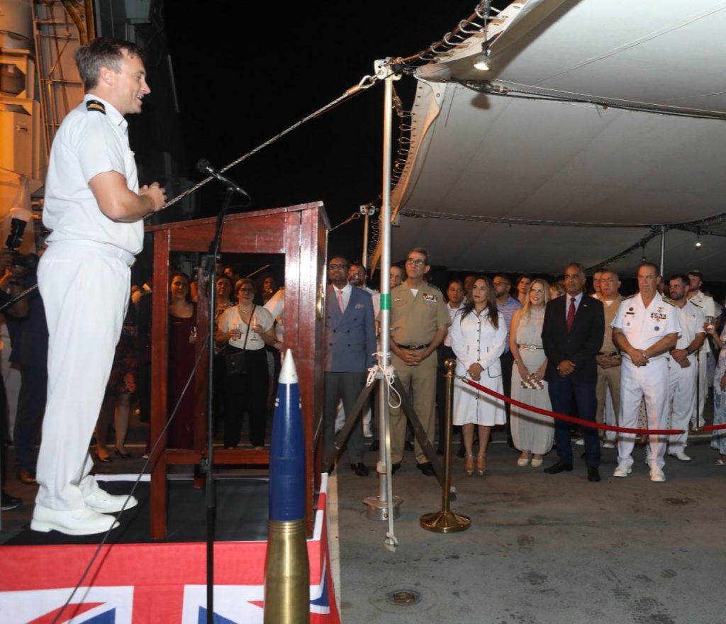 Ministro de Defensa destaca colaboración Reino Unido-RD Felicita a tripulación Buque DAUNTLESS en sus labores frente al narcotráfico y huracanes 5