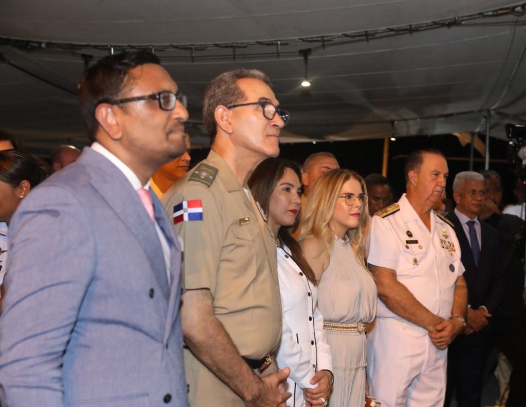 Ministro de Defensa destaca colaboración Reino Unido-RD Felicita a tripulación Buque DAUNTLESS en sus labores frente al narcotráfico y huracanes 6