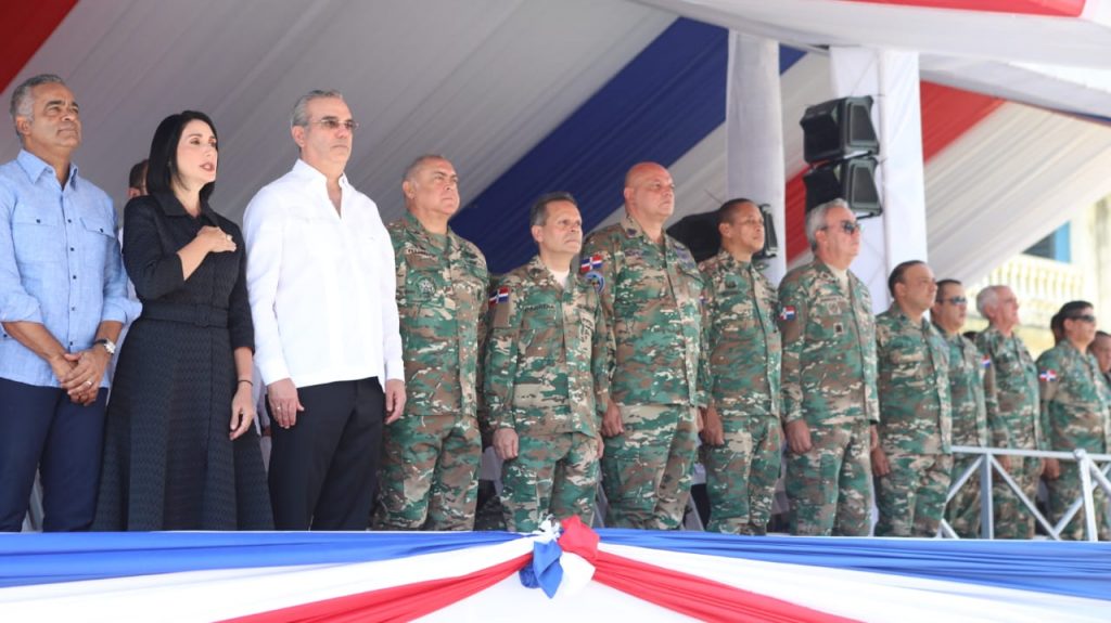 Autoridades militares participan en actos conmemorativos por 179 aniversario de la Constitución 1