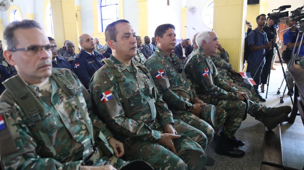 Autoridades militares y de San Cristóbal participan en Tedeum por 179 aniversario de la Constitución 4