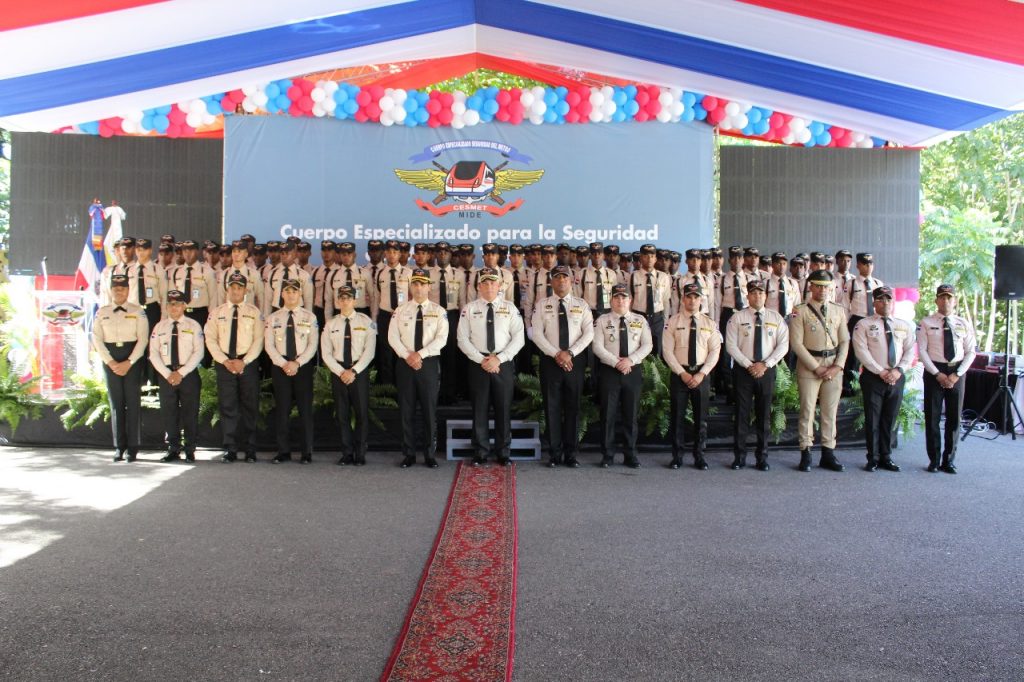CESMET gradúa 67 militares como nuevos agentes de seguridad del Metro y el Teleférico 7