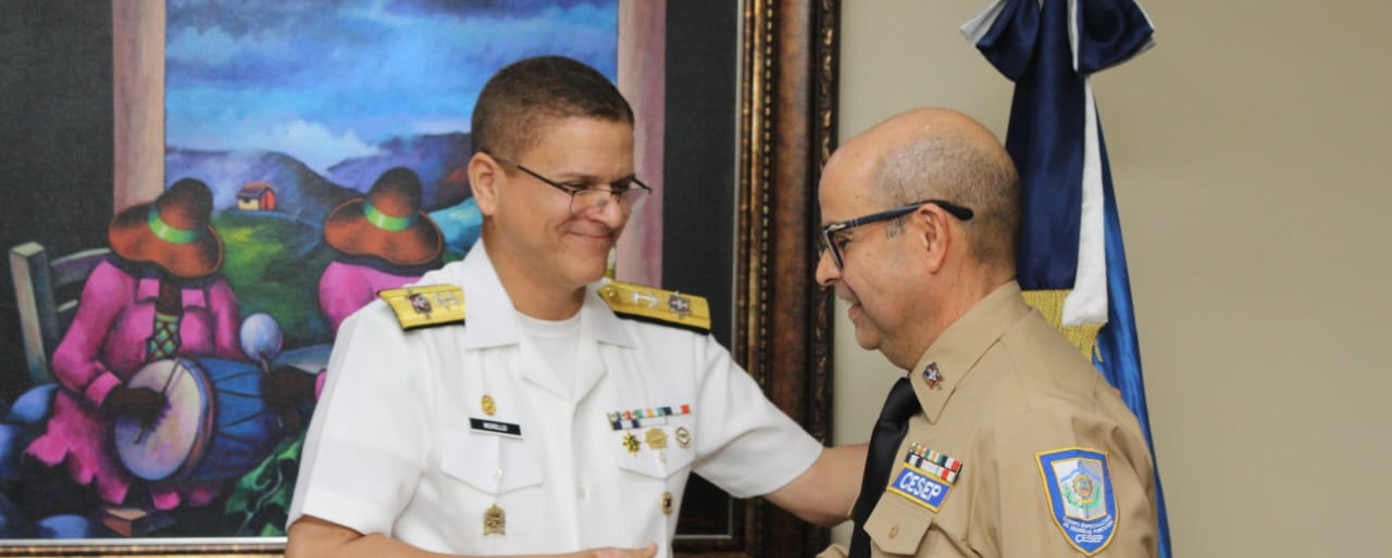 Comandante General de la Armada entrega reconocimientos 2
