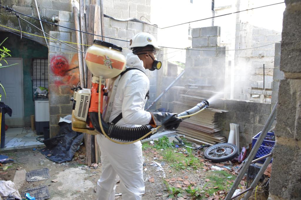 Continúan este domingo operativos contra el dengue en Los Ríos y Cristo Rey 2