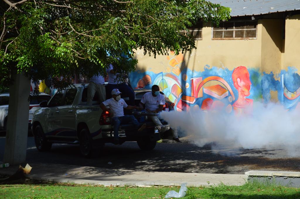 Continúan este domingo operativos contra el dengue en Los Ríos y Cristo Rey 3