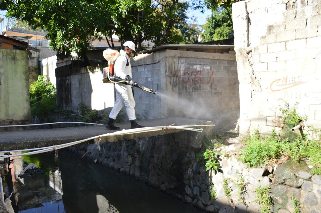Continúan este domingo operativos contra el dengue en Los Ríos y Cristo Rey 5