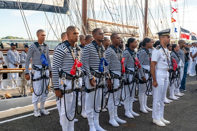 La Armada realiza ceremonia de despedida del Crucero de Instrucción para Guardiamarinas 4