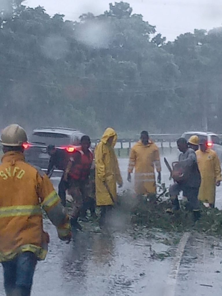 Miembros de las FFAA dominicanas realizan patrullaje preventivo antes el paso de tormenta tropical