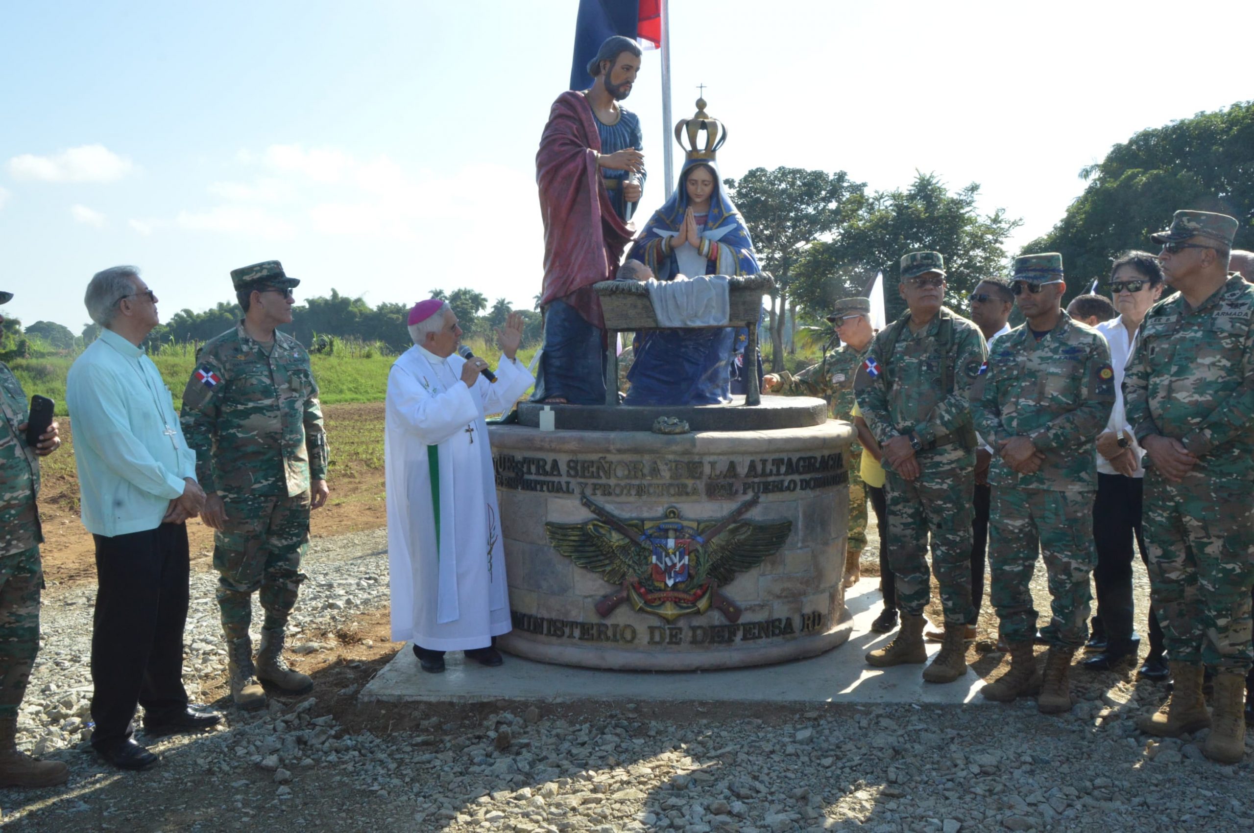 Ministerio de Defensa devela en Dajabón monumento en Homenaje a la “Virgen de la Altagracia” 1