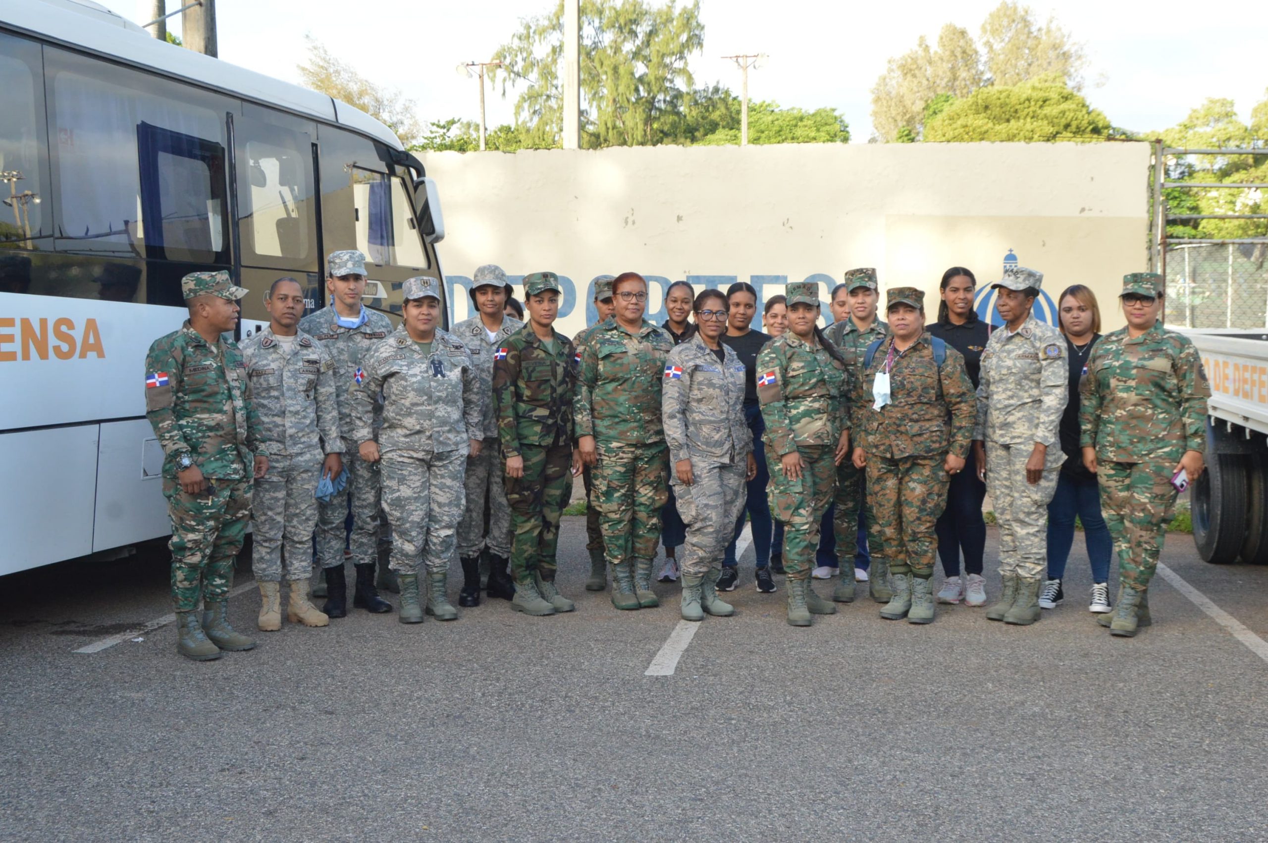 Cuerpo Médico y Sanidad militar de las FF AA realizan jornada de reciclaje de plásticos 2