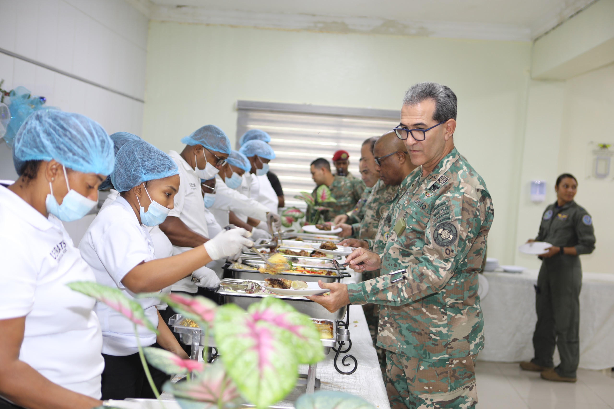 Ministro de Defensa almuerza con alistados, asimilados y contratados del Ministerio de Defensa 1