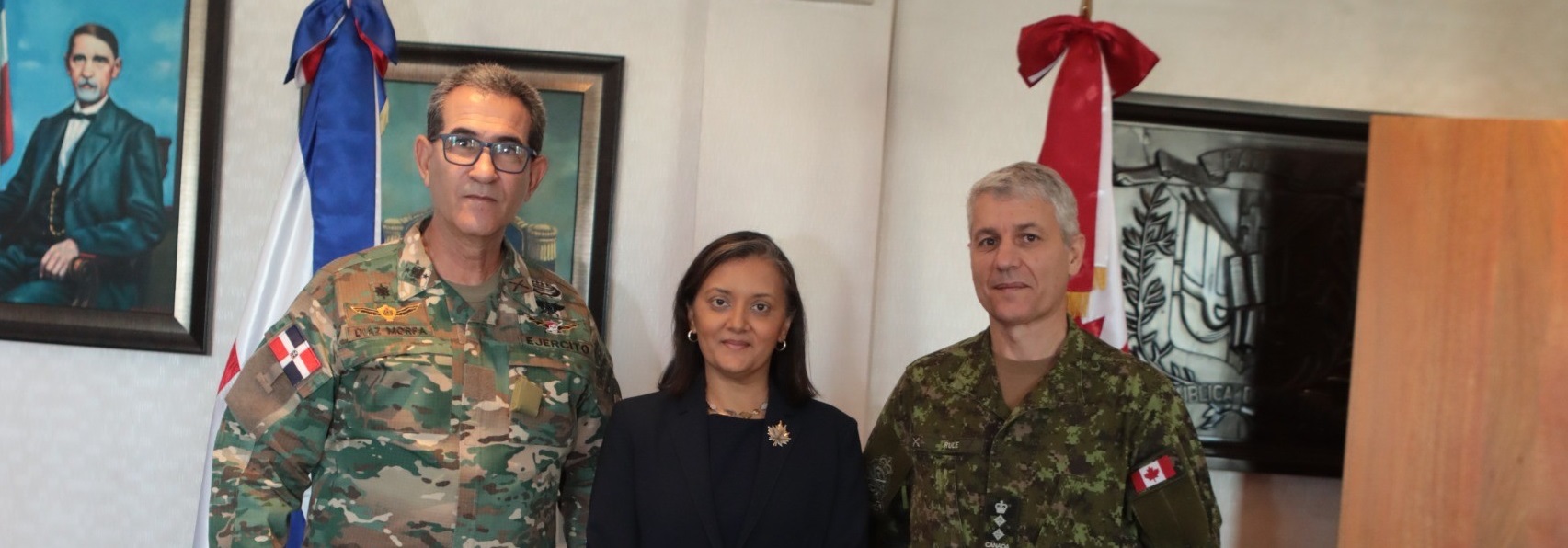Ministro de Defensa recibe visita de embajadora y agregado Militar de Canadá 3