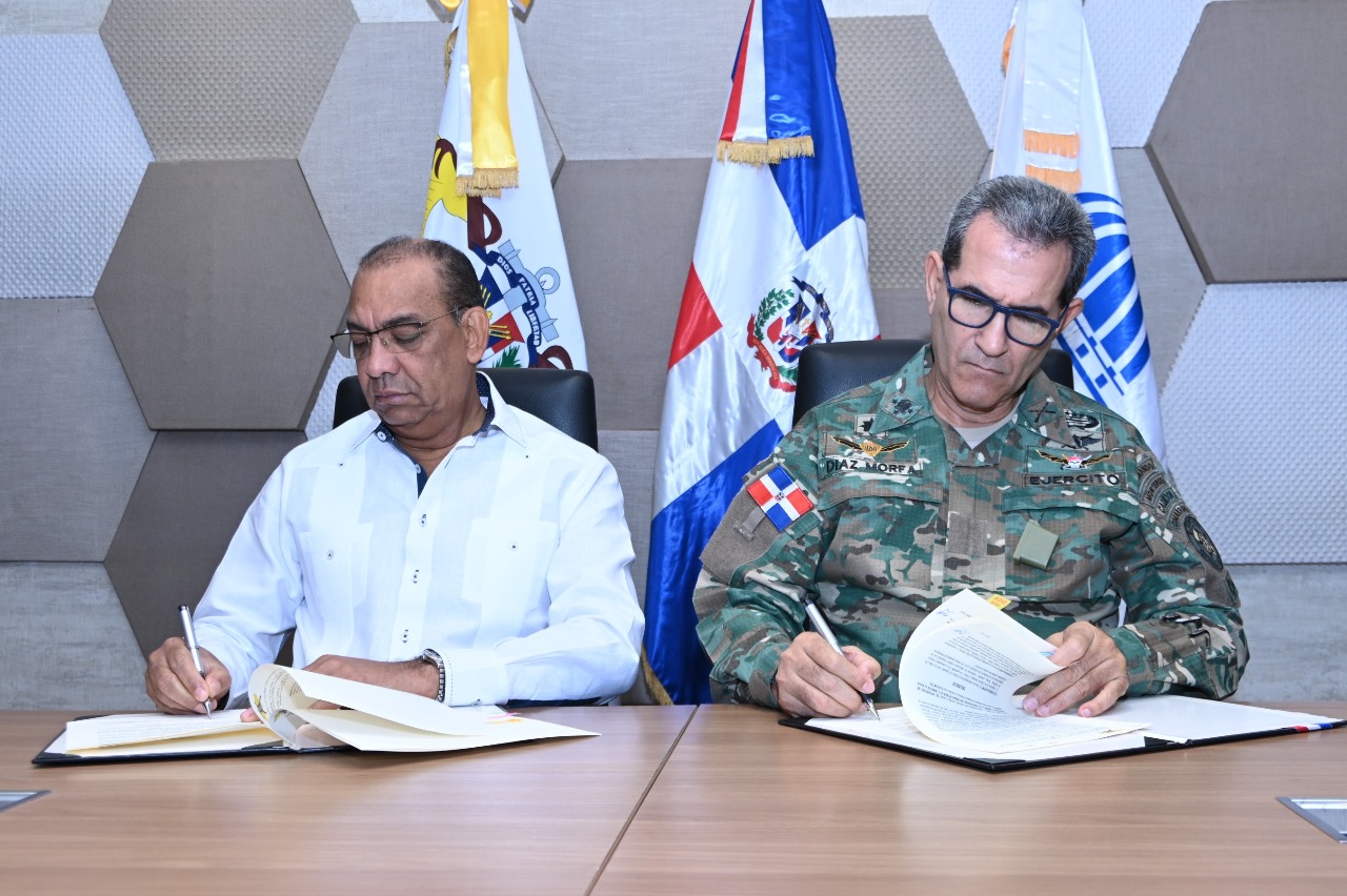 MIDE y MOPC firman convenio que reconoce especialidad del servicio militar en la asistencia vial 2
