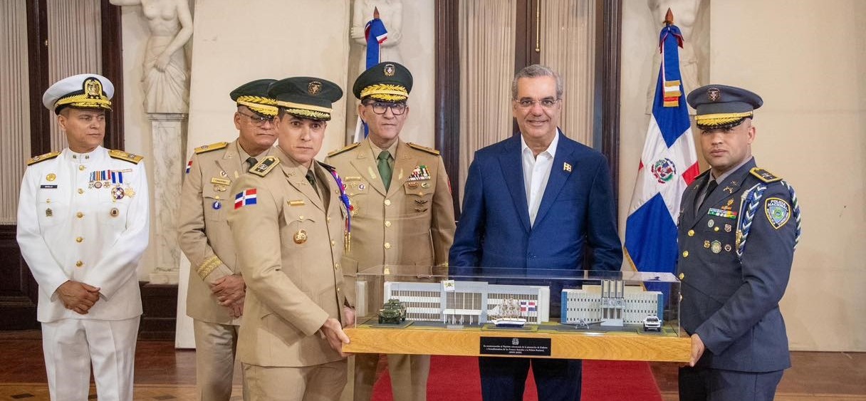 Presidente Luis Abinader recibe oficiales promociones de las Fuerzas Armadas y la Policía Nacional 9
