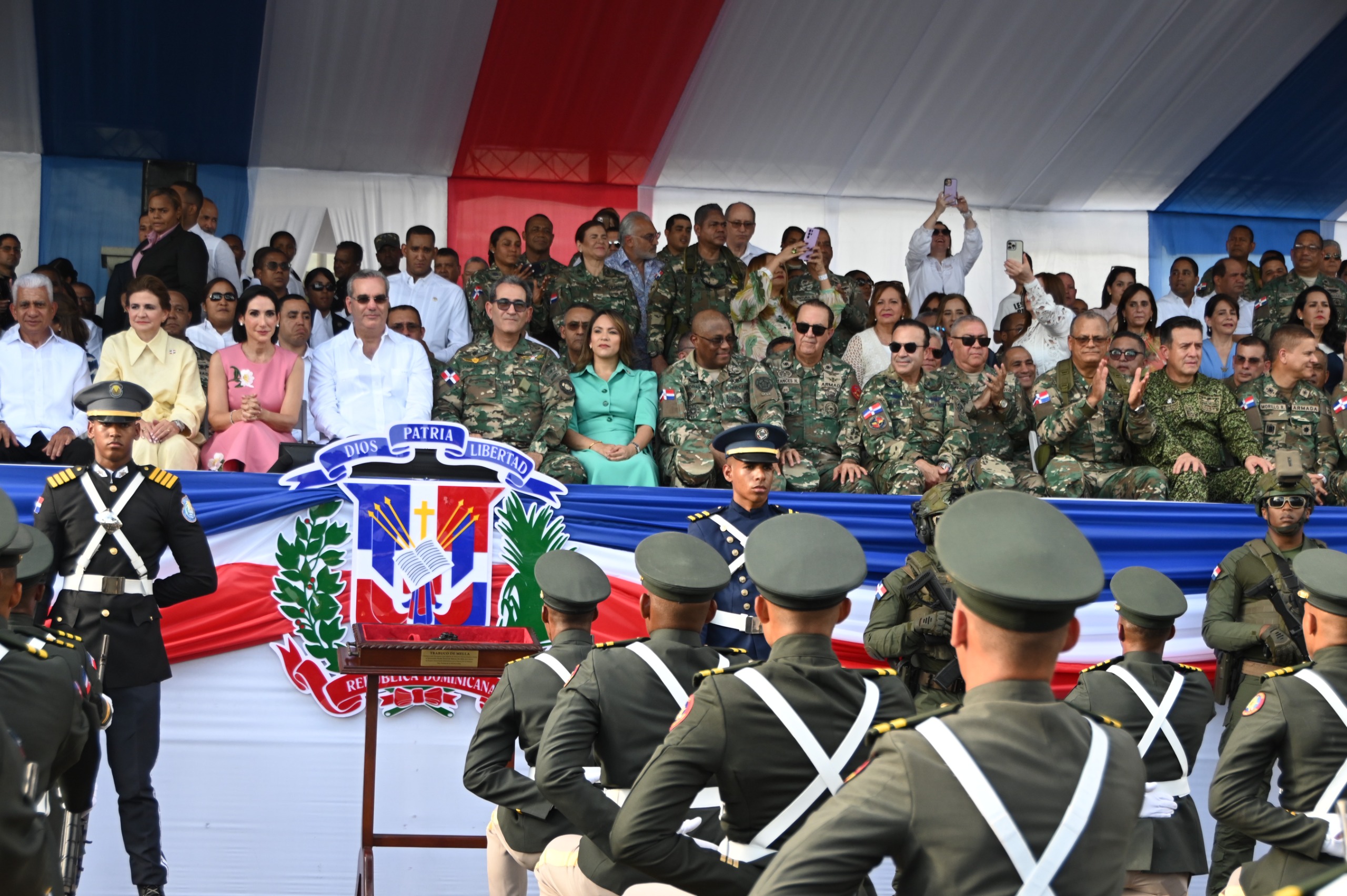 Unos 10,500 militares y policías desfilan en malecón de Santo Domingo por 180 Aniversario de la Independencia Nacional 16