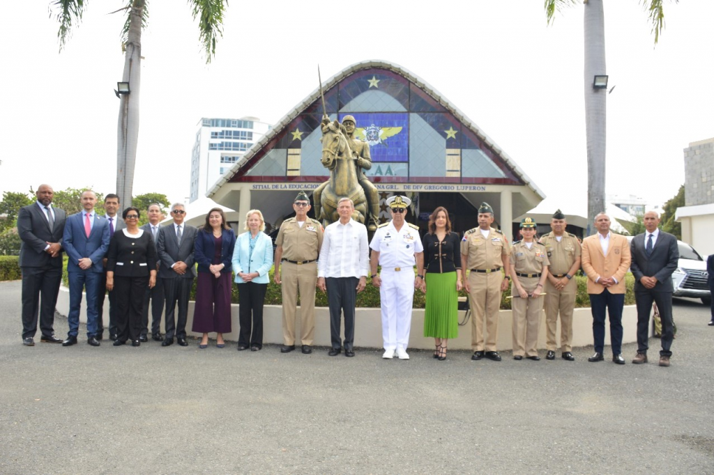 Ministro de Defensa destaca compromiso de las Fuerzas Armadas dominicanas con la protección y promoción de los derechos humanos 1