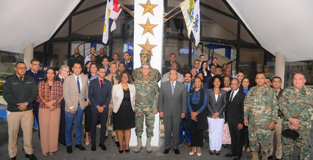 Ministro de Defensa recibe visita de la 21va. promoción de la Maestría en Seguridad y Defensa 1